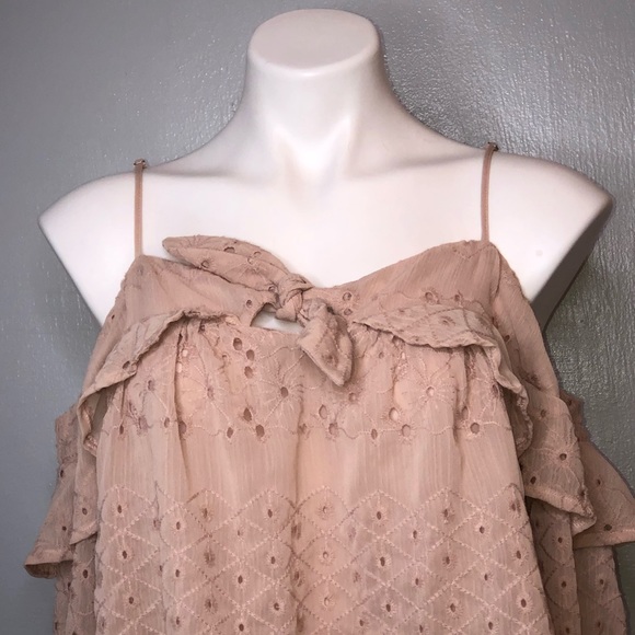 ASTR The Label pink eyelet off the shoulder top S - Picture 5 of 6